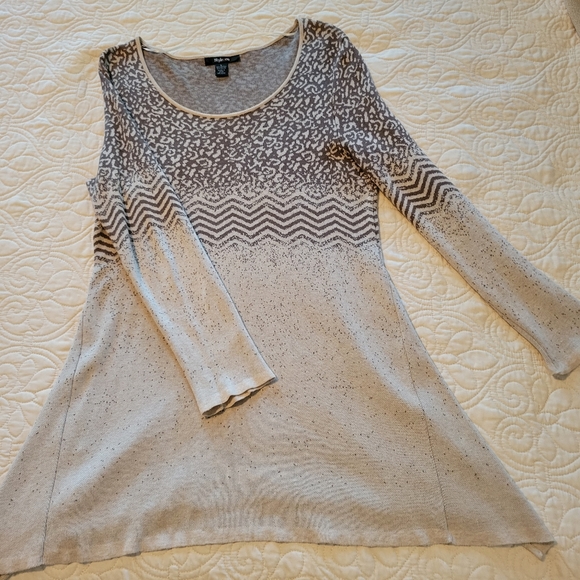 A-frame tunic sweater - Picture 2 of 6